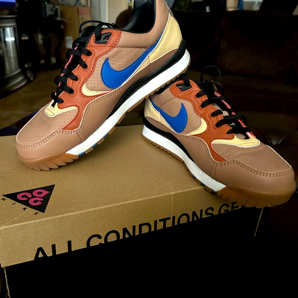 Nike air wildwood ACG used Men 6 women 7.5 multicolored in excellent condition